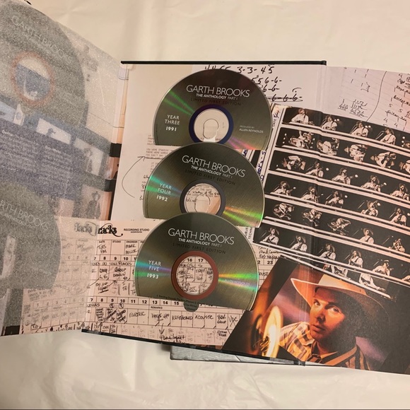 Garth Brooks The First Five Years Book and CDs - Picture 4 of 4